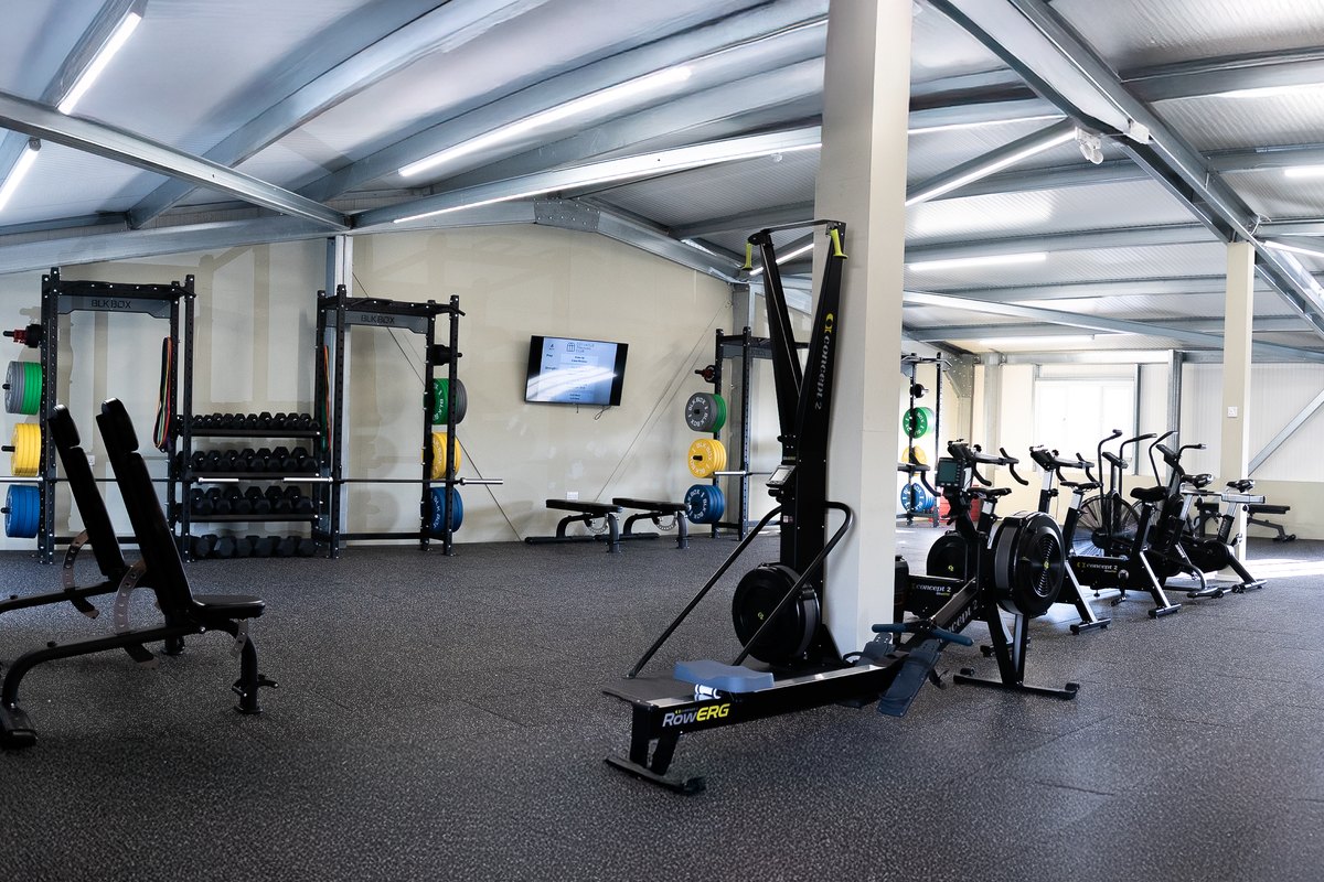 The training floor. No mirrors, anywhere.